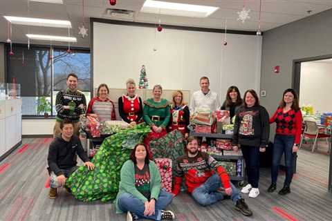 Mactac Helps Eight Local Families This Holiday Season