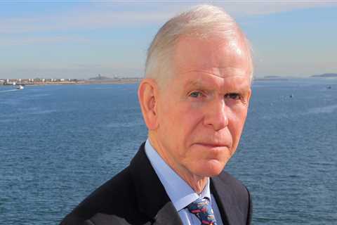 Investing legend Jeremy Grantham flagged a huge market bubble and predicted an epic crash. Here are ..