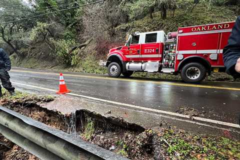 Photo of the Week: Calif. crew clears roadways, storm drains