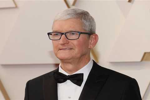 Apple CEO Tim Cook Receives a 40% Pay Cut