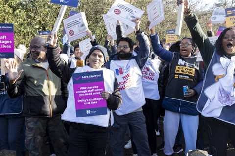RCN members return to picket line for two days of pay strikes