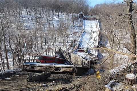 NTSB Updates Pittsburgh Bridge Collapse Probe, No Cause Found Yet