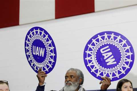 United Auto Workers union membership rose 3% in 2022 to 383,000
