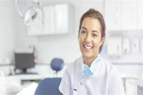 What are the four qualities of an efficient dental assistant?