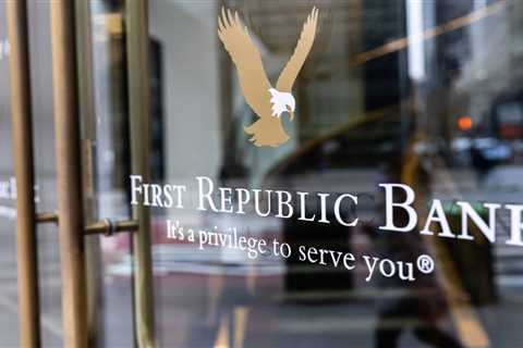 First Republic plunges on expectation of seizure by FDIC