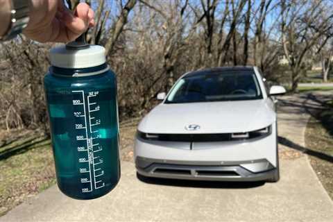 2023 Hyundai Ioniq 5 Cupholder Mega Test: Will the Nalgene bottle fit?