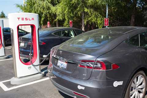 Tesla's stock extends rally after GM joins Ford in adopting Supercharger tech