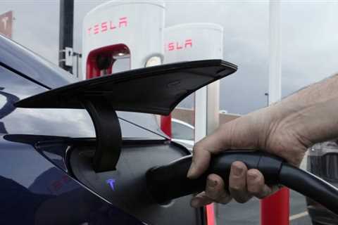 Which electric cars can charge at a Tesla Supercharger?