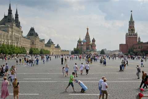 Russia’s Wartime Spending Raises Fears of an Economic Bubble