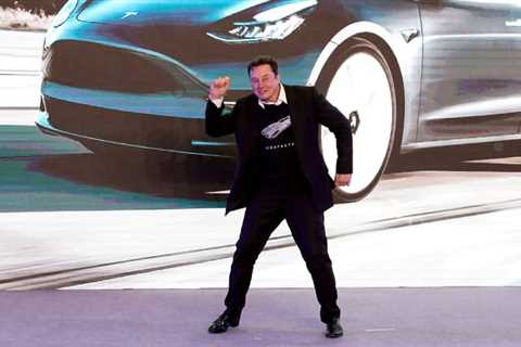 Elon Musk has turned off some Tesla buyers, but it probably doesn't matter