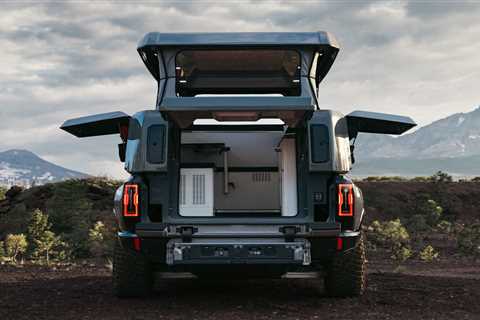 Luxury overland vehicle maker EarthCruiser has teamed up with GMC to turn the Hummer EV into an..