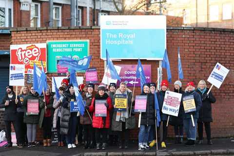 Northern Irish nurses to write to politicians over pay deadlock