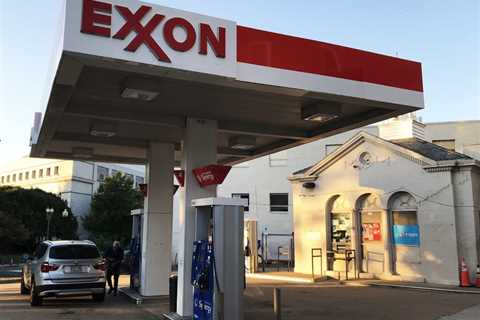 Inside Track: Surprise Exxon Mobil Suit Kicks Off Contentious Shareholder-Proposal Season