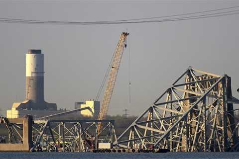 Biggest crane in the east heads to Baltimore to remove bridge debris