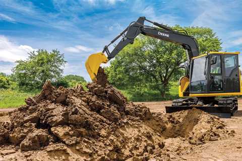 Deere Forecasts Downturn in Construction Sales in 2024