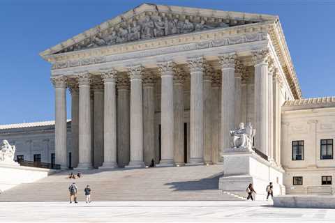 Supreme Court sides with Trump administration in battle over ability to remove agency commissioners