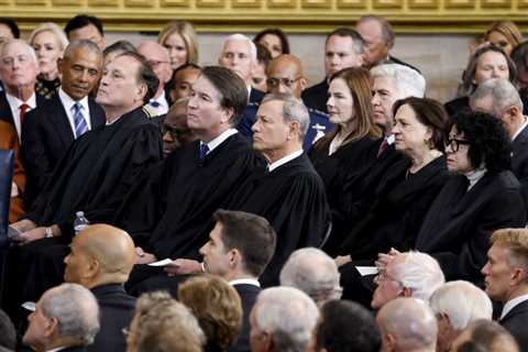 Supreme Court allows Trump to remove protected status from Venezuelan nationals